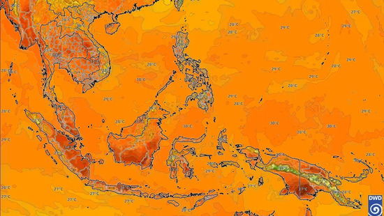 Suhu tertinggi akhir pekan mencapai 34 °C. Hujan tetap turun di sebagian wilayah pada kedua hari. Angin mulai kencang pada Sabtu.